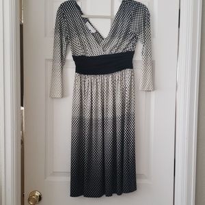 Maggy London- cleavage dress petite